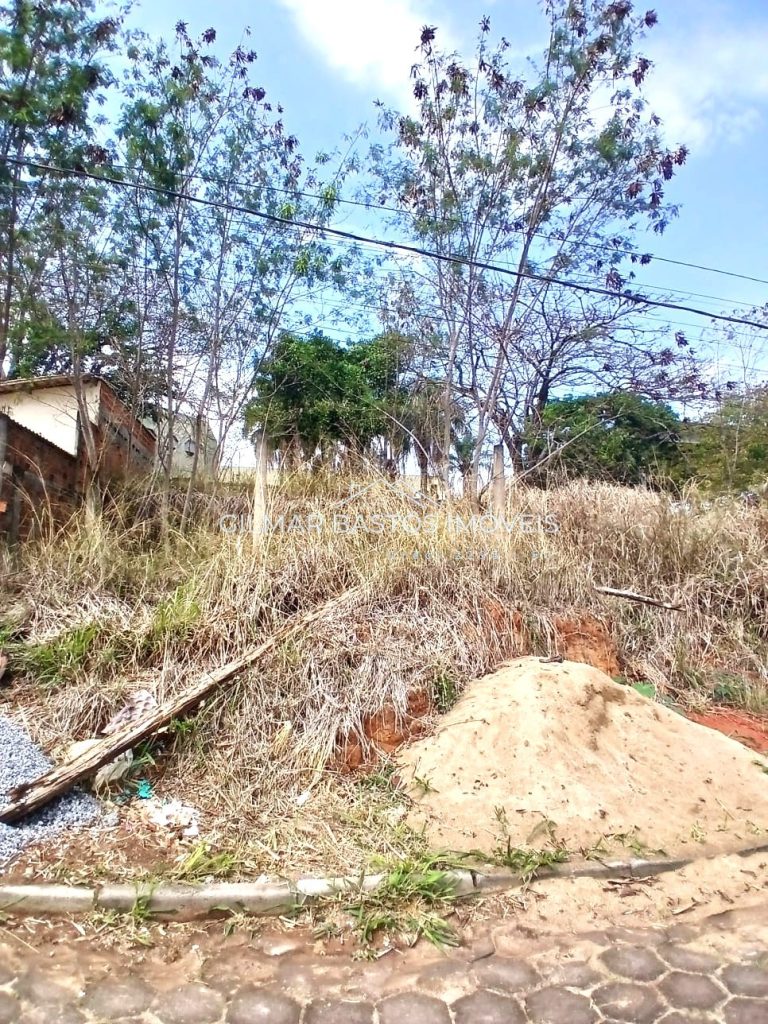Terreno à venda no Centro da cidade de Três Rios/RJ